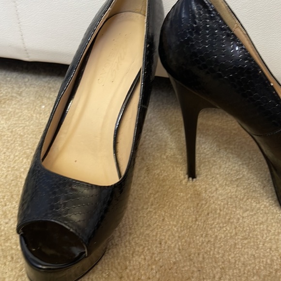 Black leather high heels - Picture 2 of 3